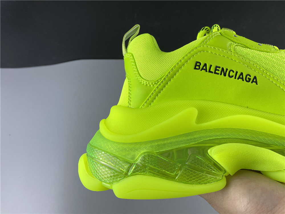 Ba*len*cia*ga triple s
