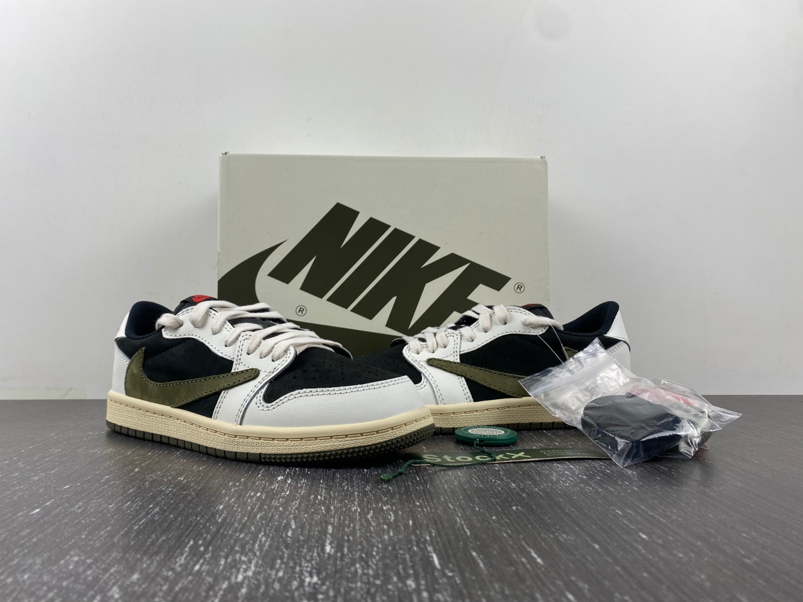 jordan 1 retro low og sp travis scott olive (ps) kids dz5909-106