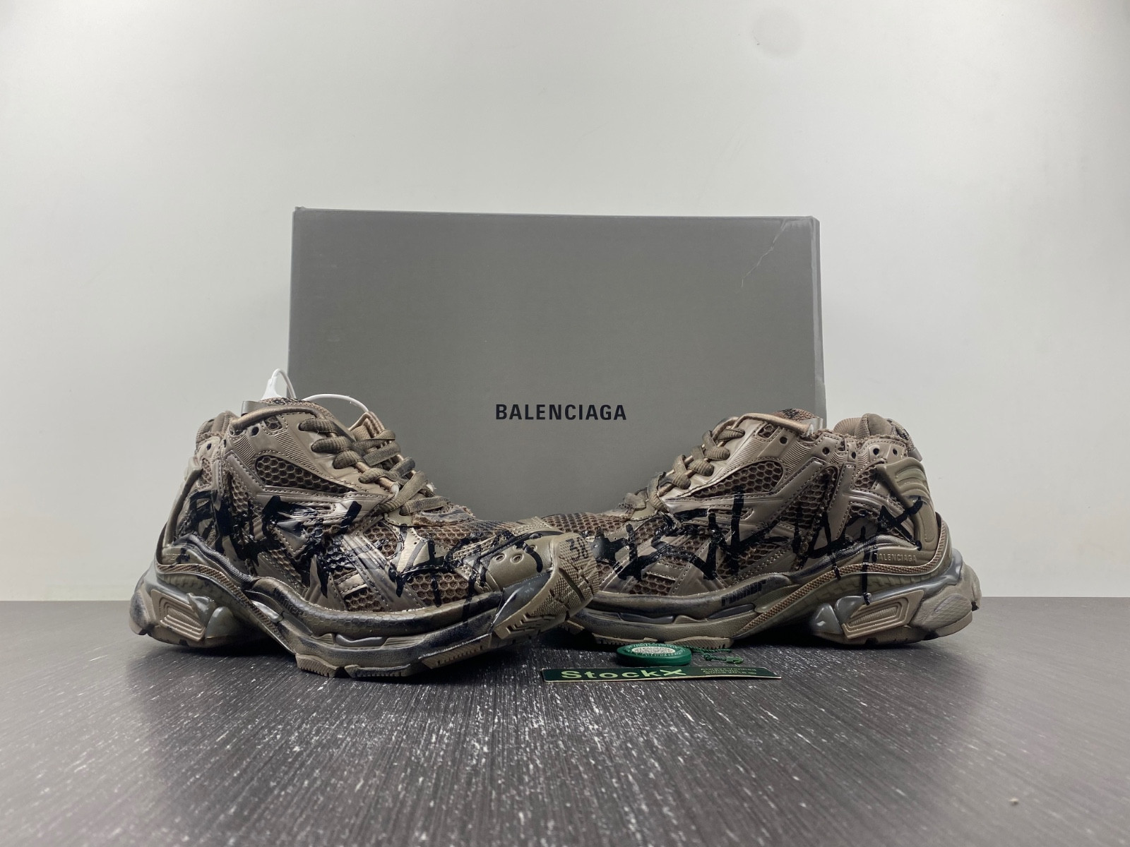 Ba*len*cia*ga runner sneaker