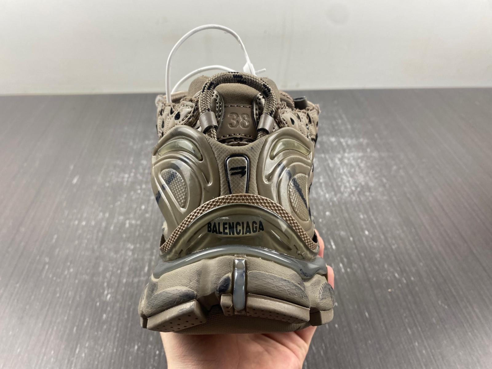 Ba*len*cia*ga runner sneaker