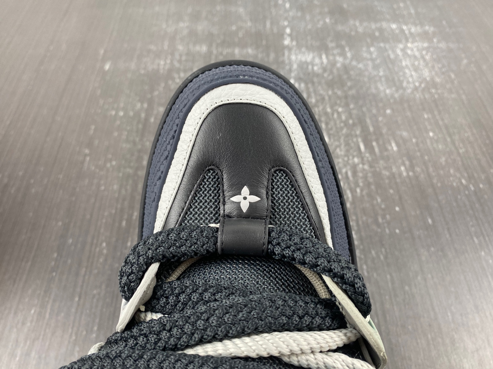 lwe sneaker