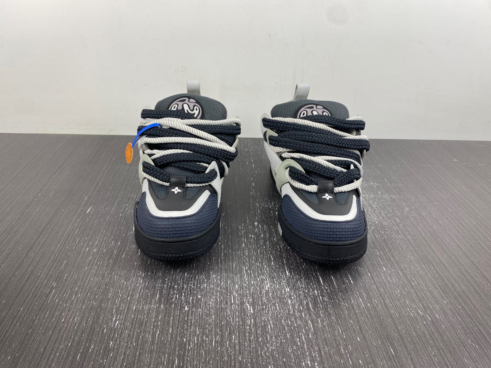 lwe sneaker