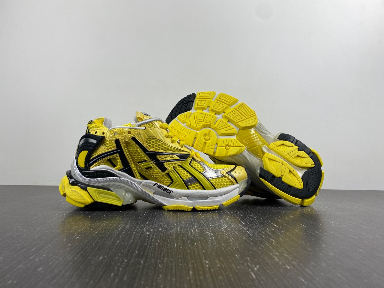 Ba*len*cia*ga runner sneaker