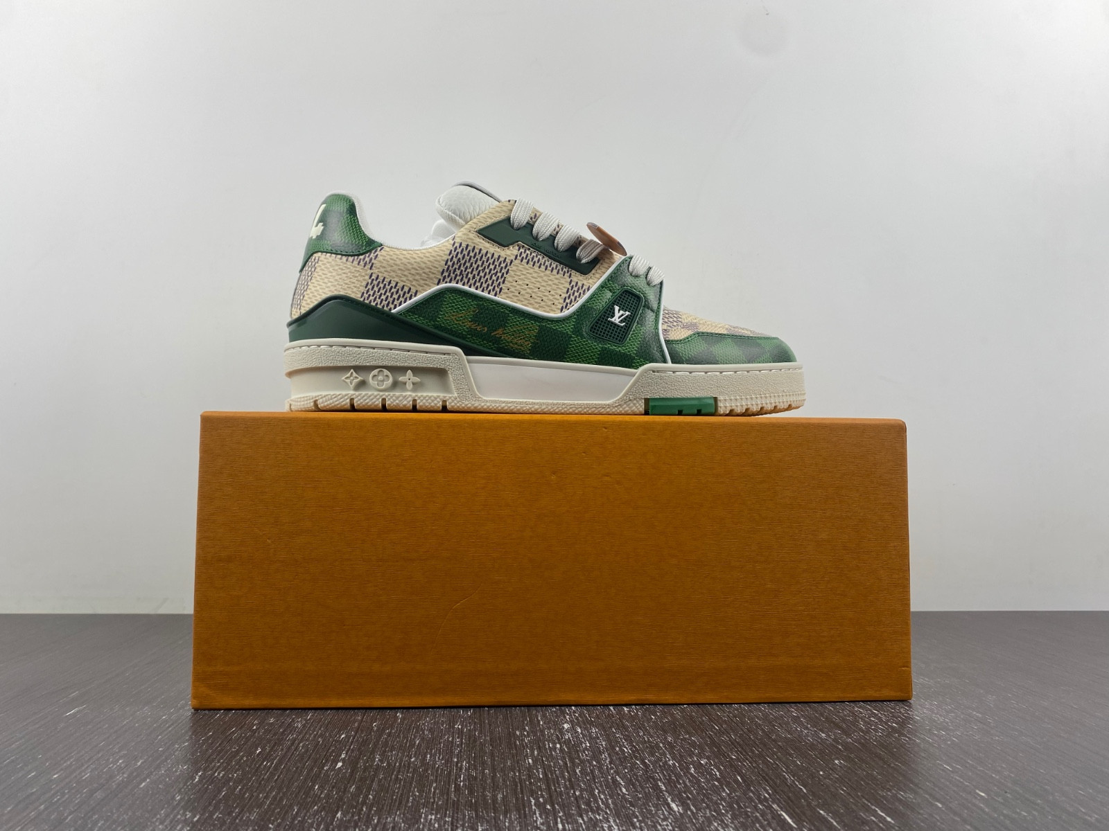 lwe sneaker