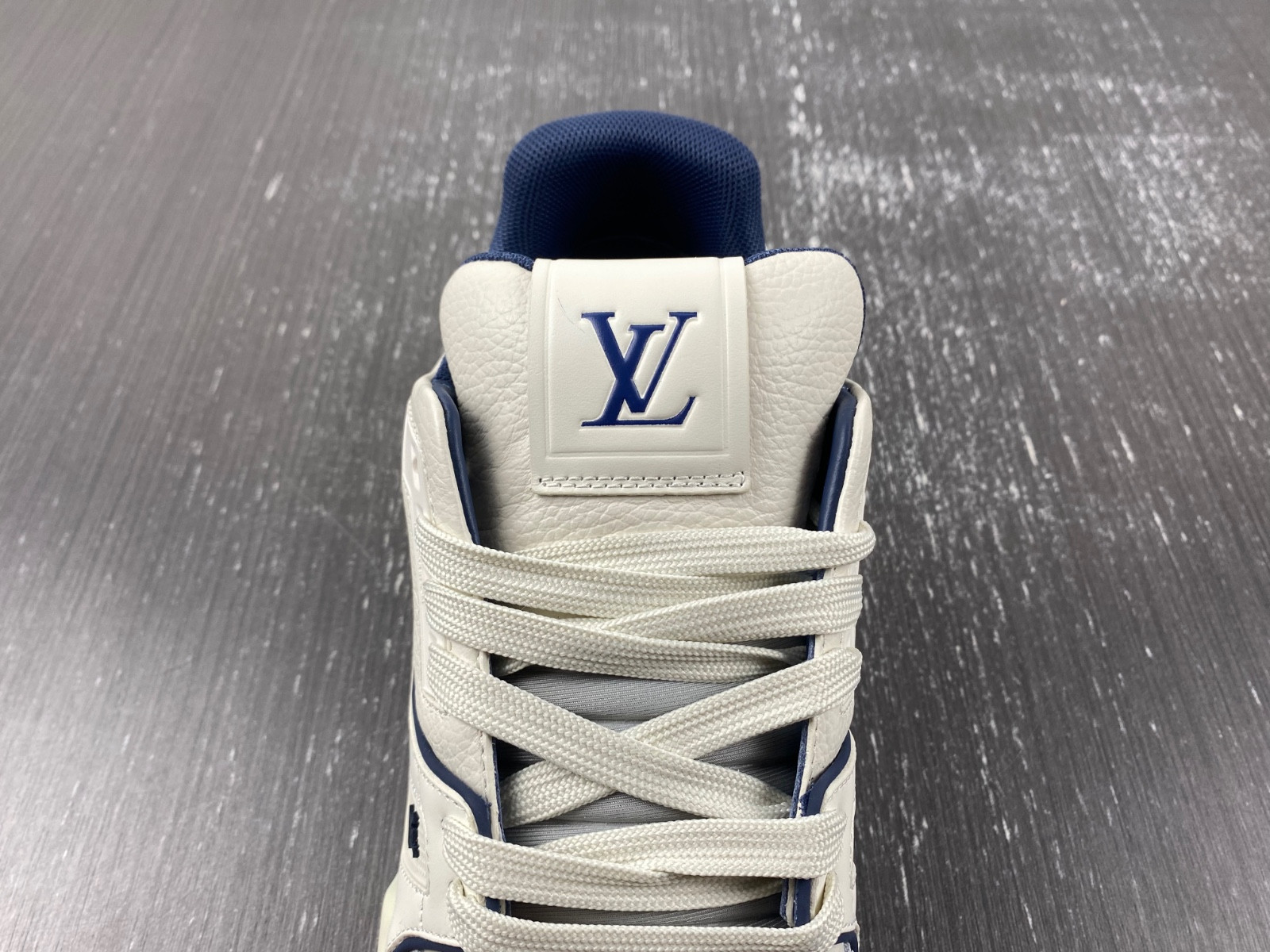 lwe sneaker
