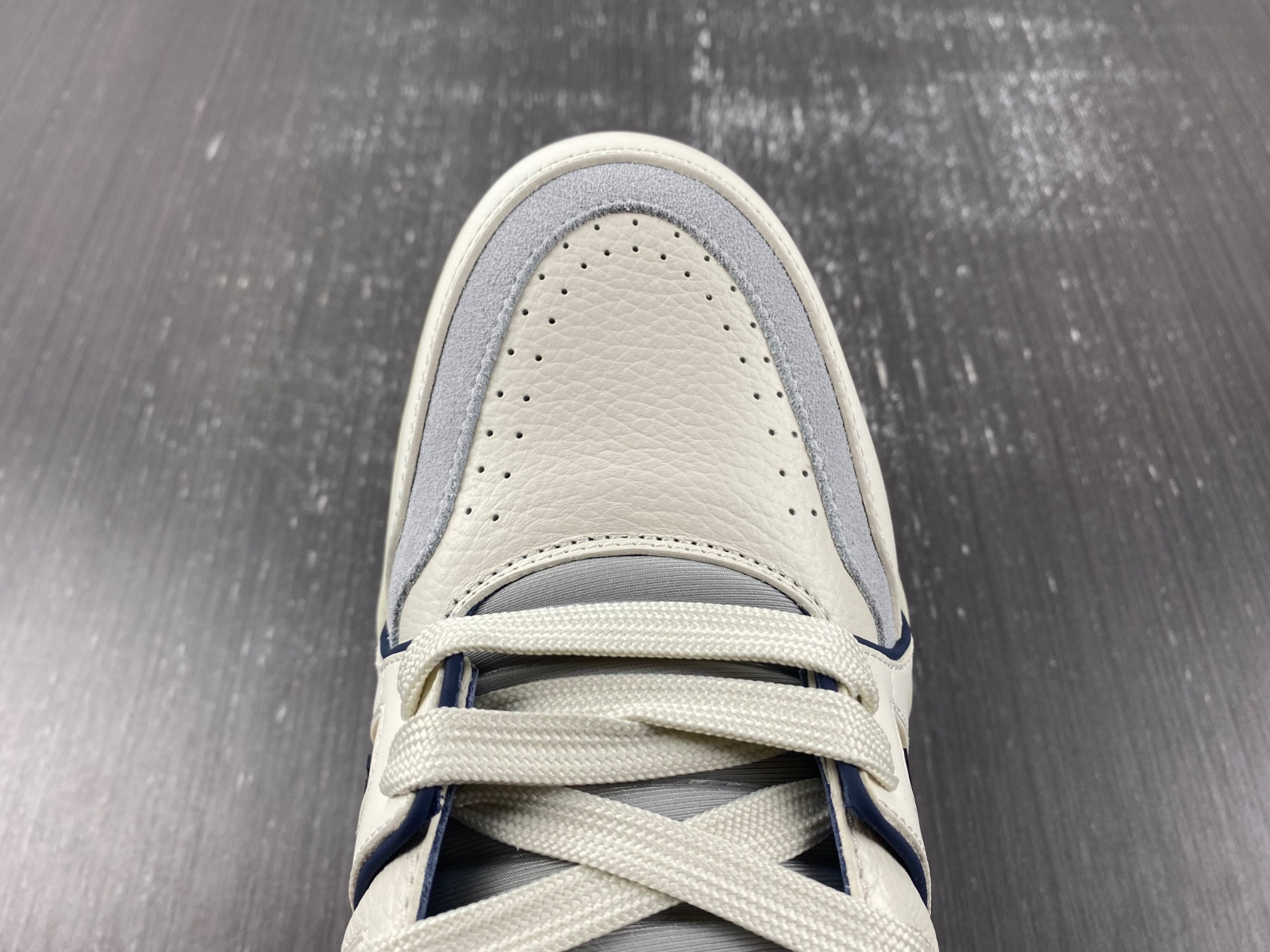 lwe sneaker