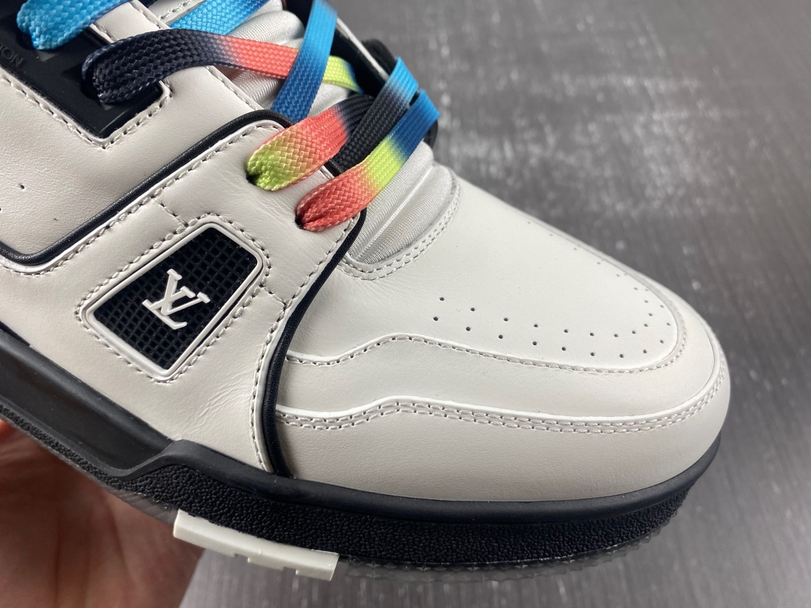 lwe sneaker