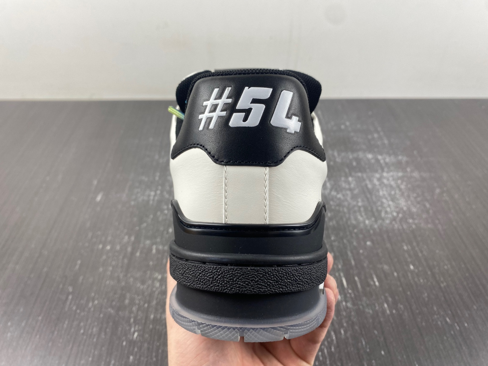 lwe sneaker