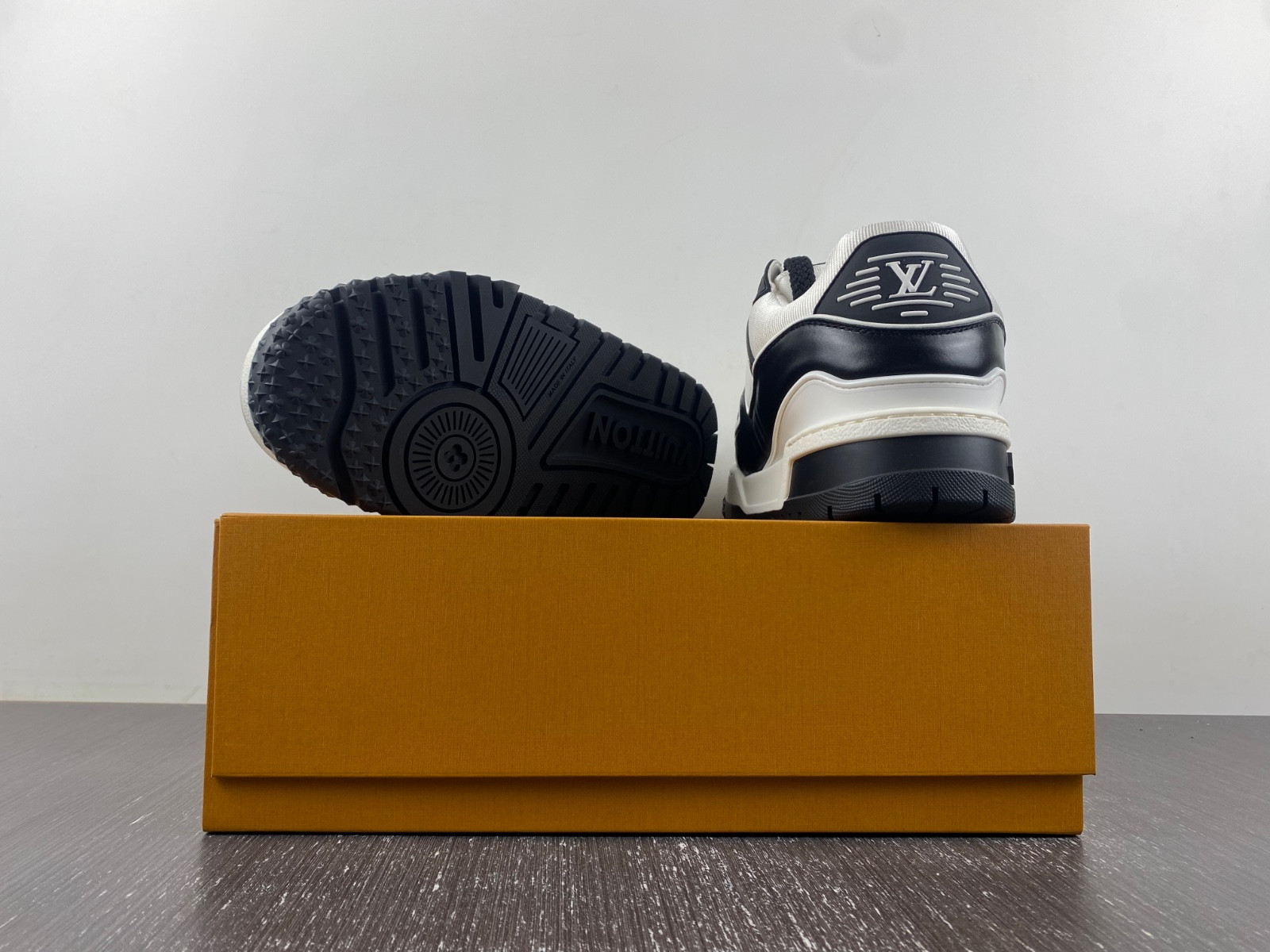 lwe sneaker