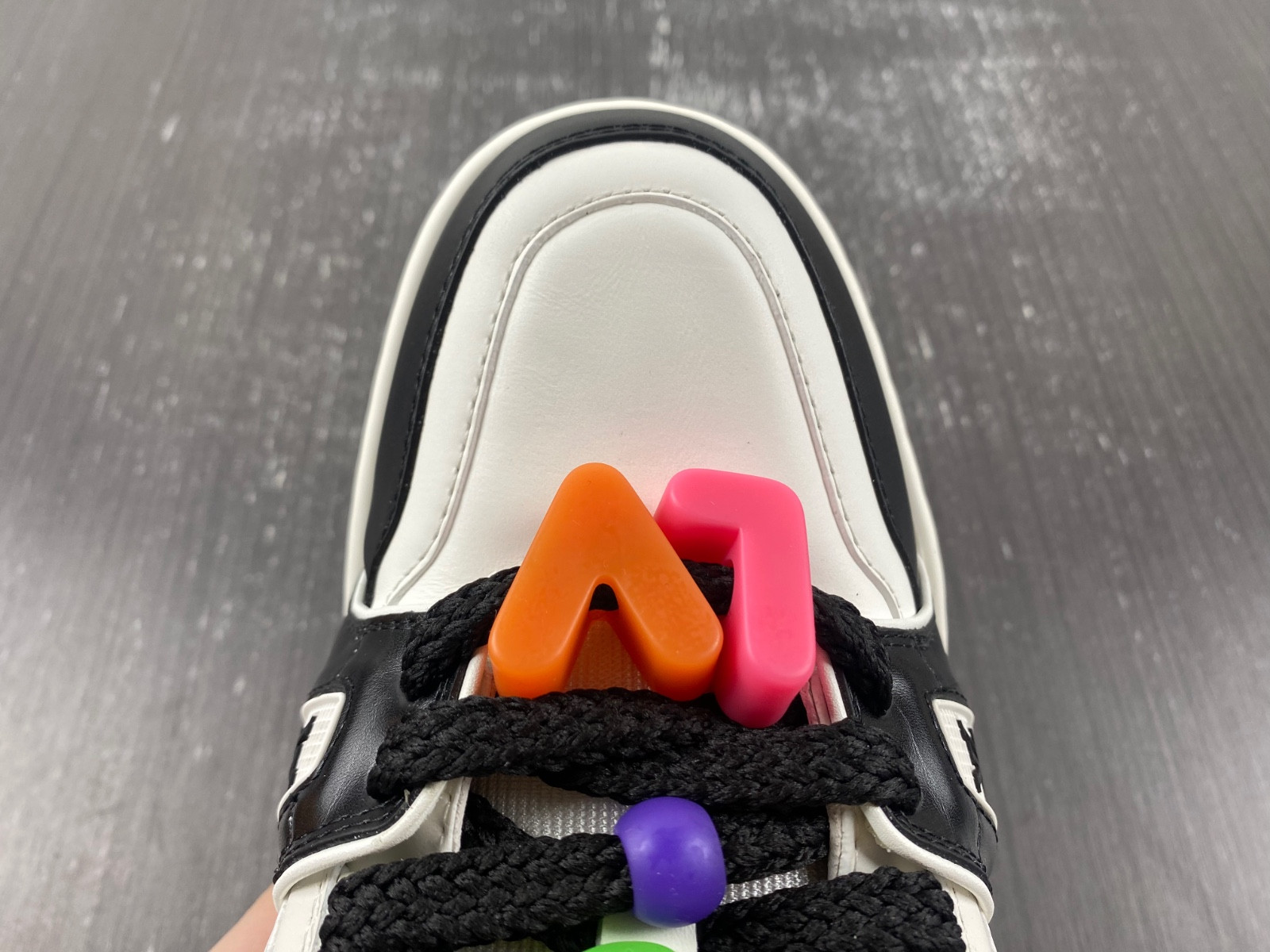lwe sneaker