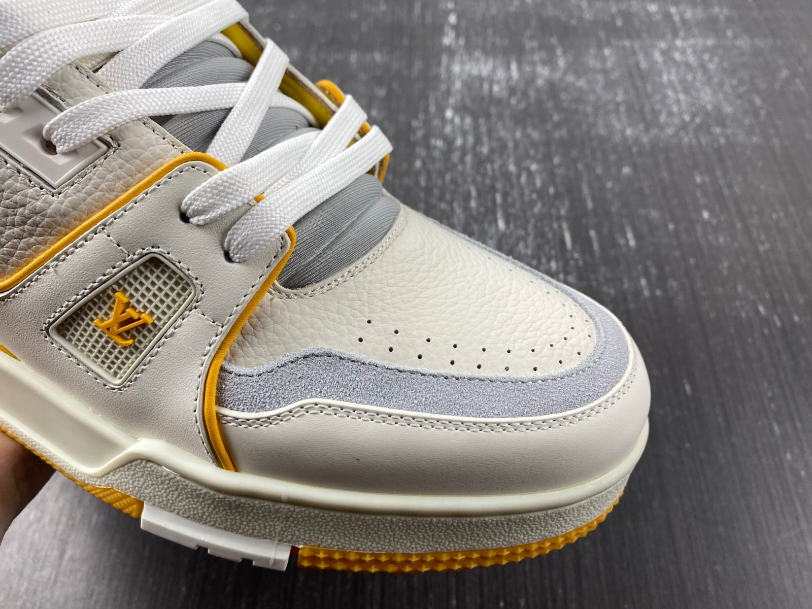 lwe sneaker
