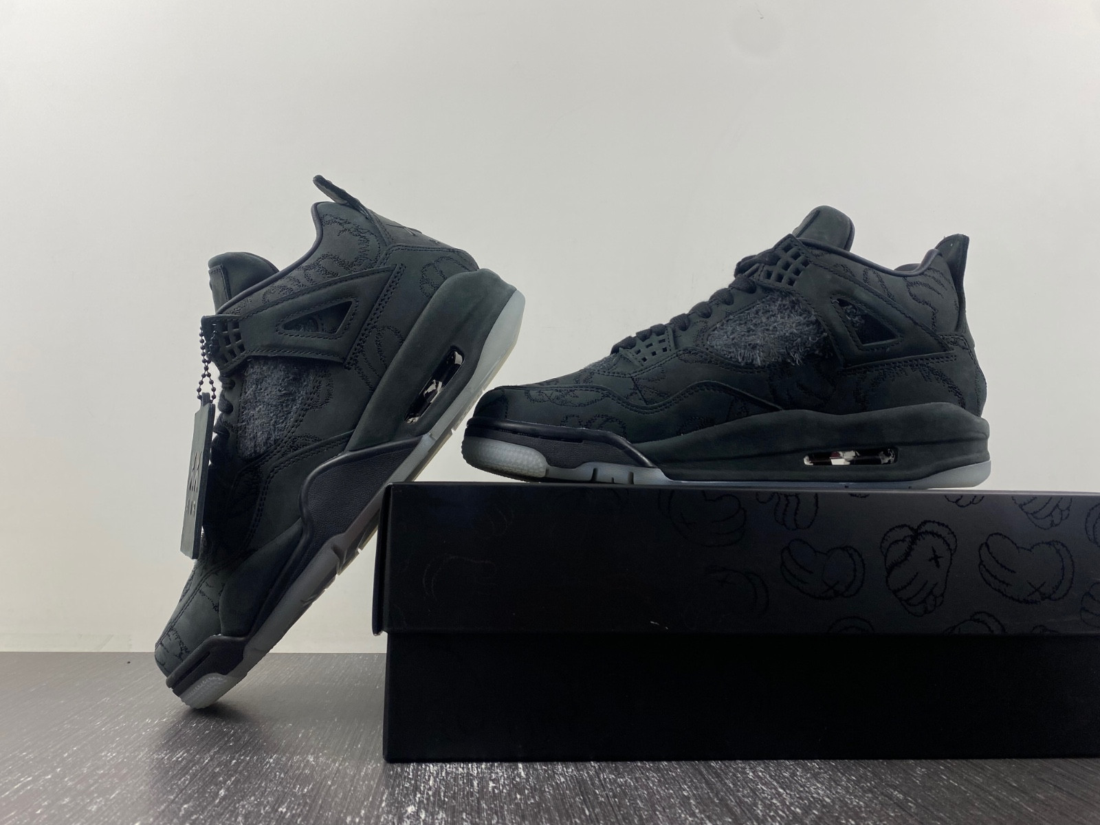 kaws x air jordan 4 retro