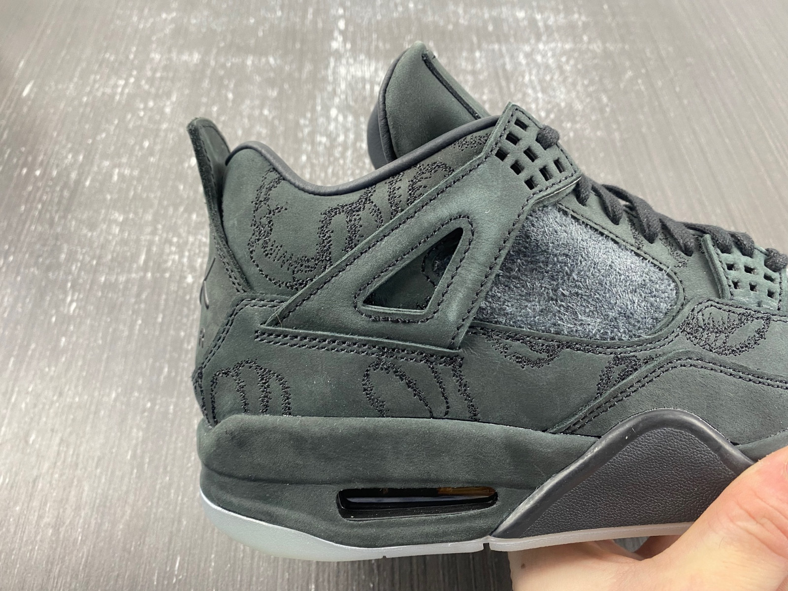 kaws x air jordan 4 retro