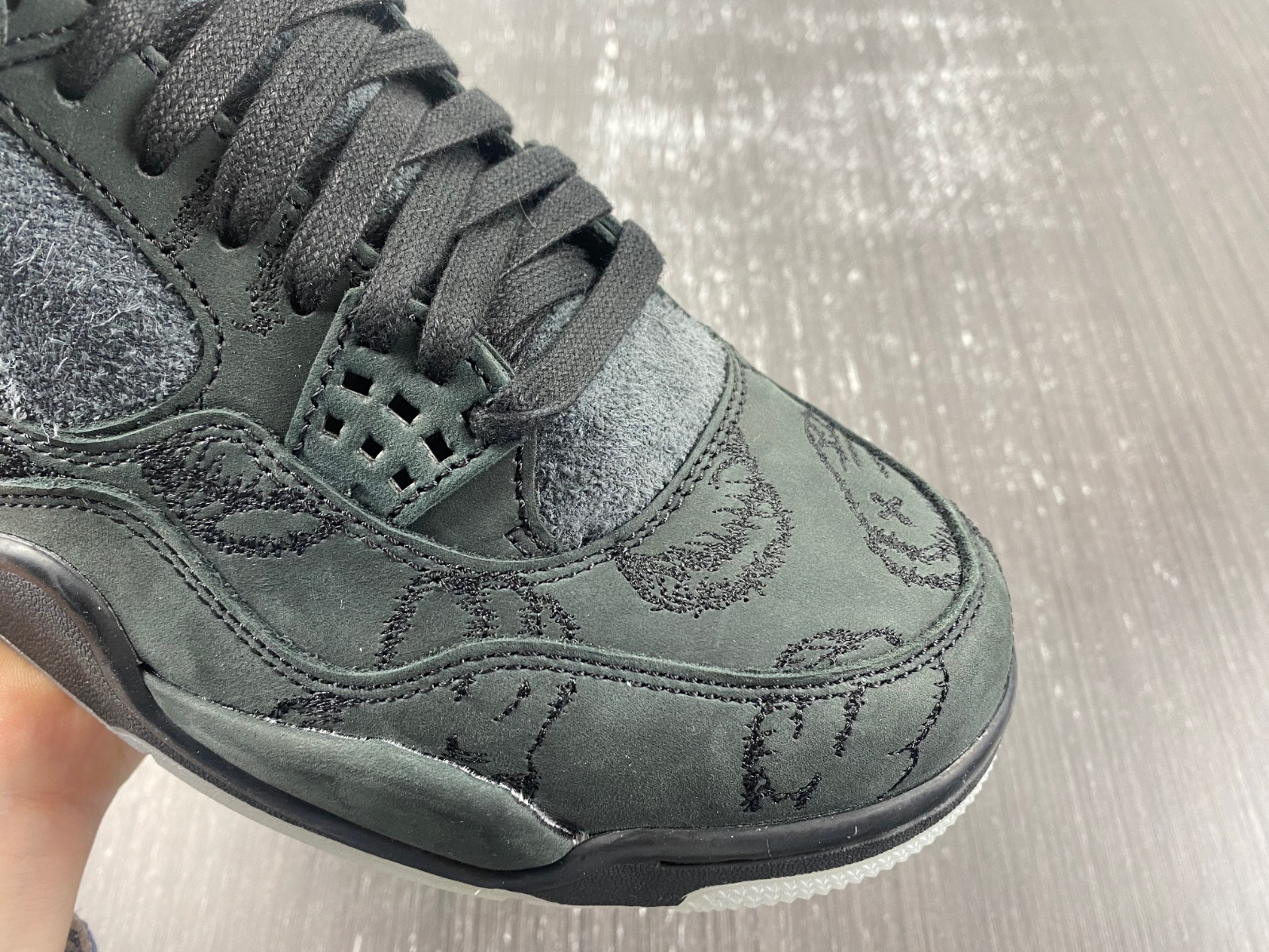kaws x air jordan 4 retro