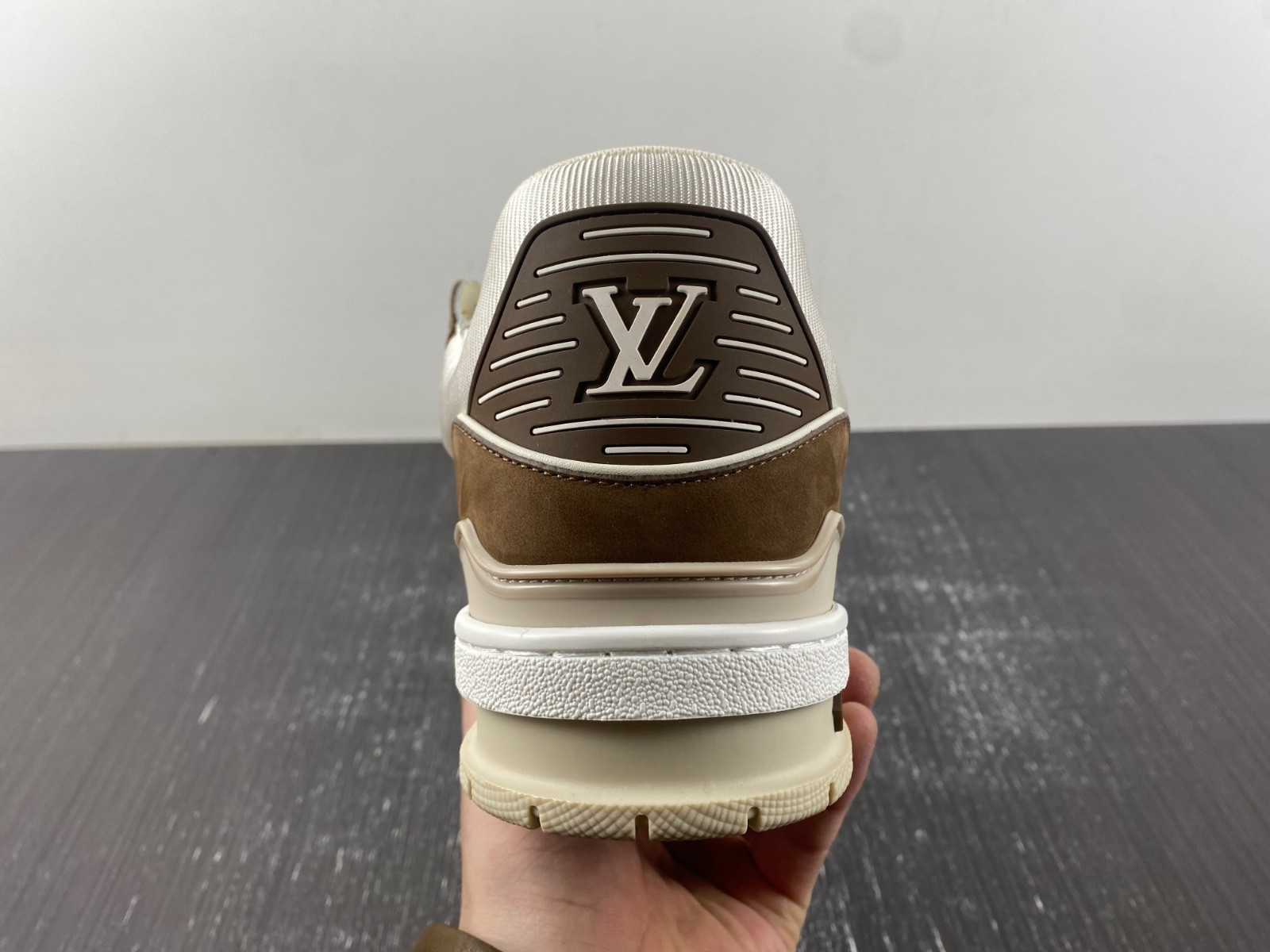 lwe sneaker