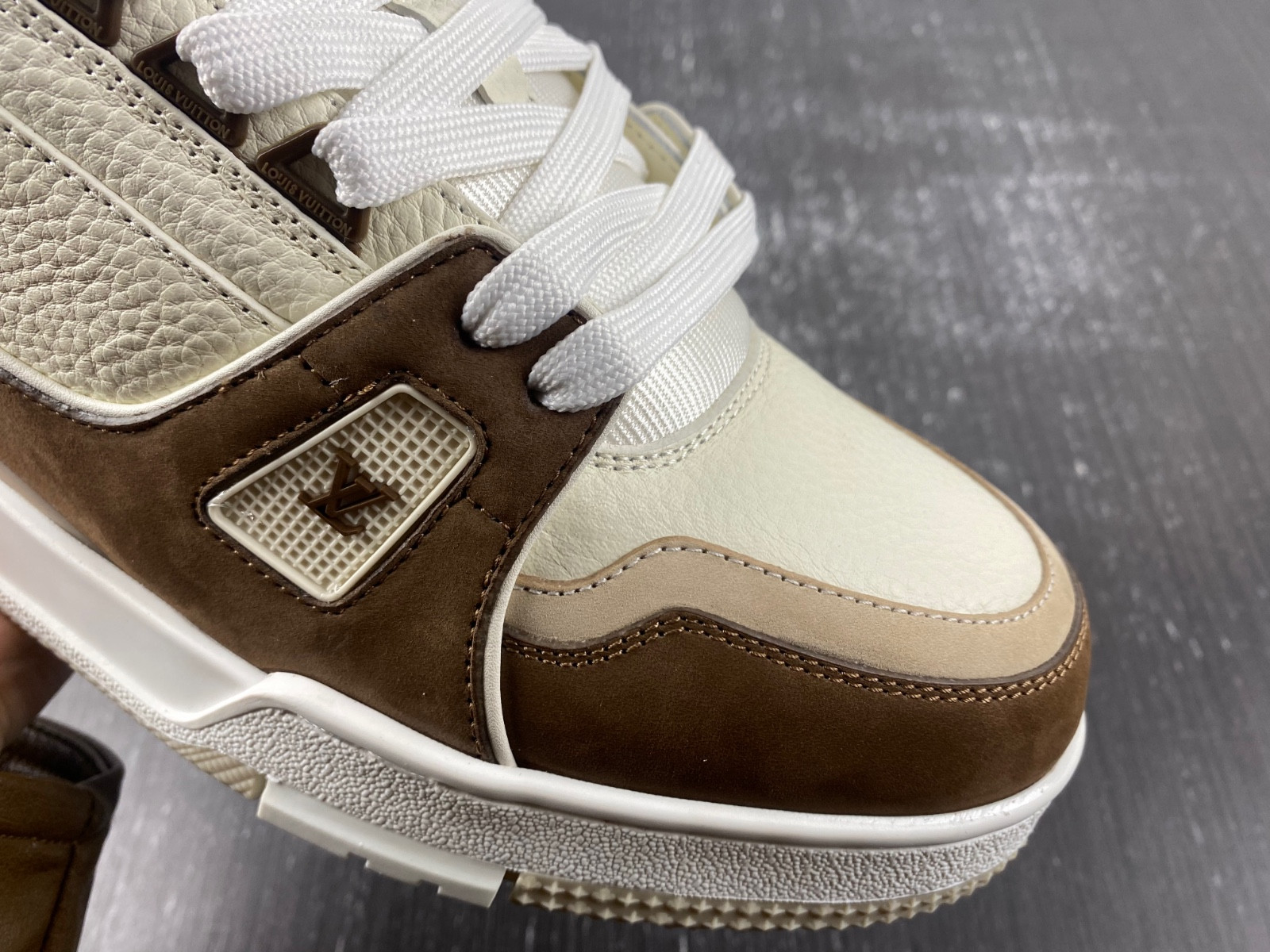 lwe sneaker