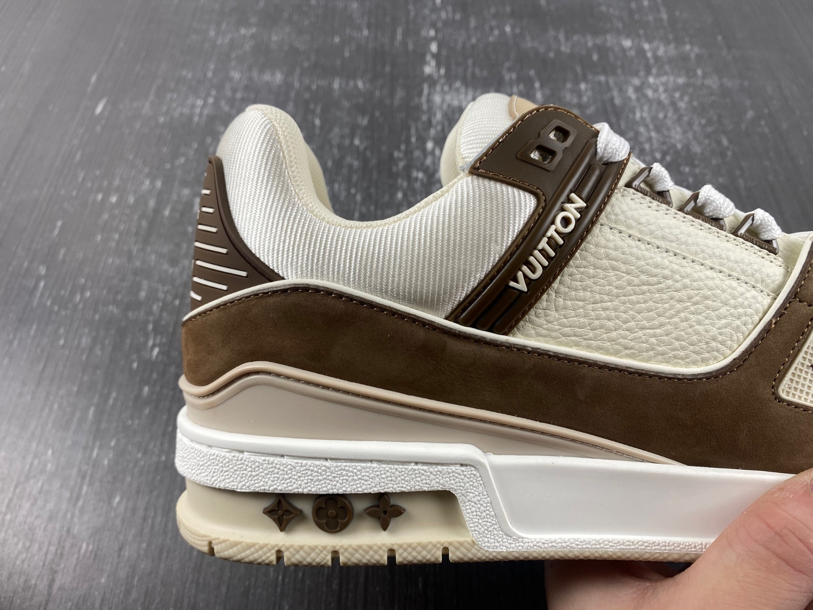 lwe sneaker