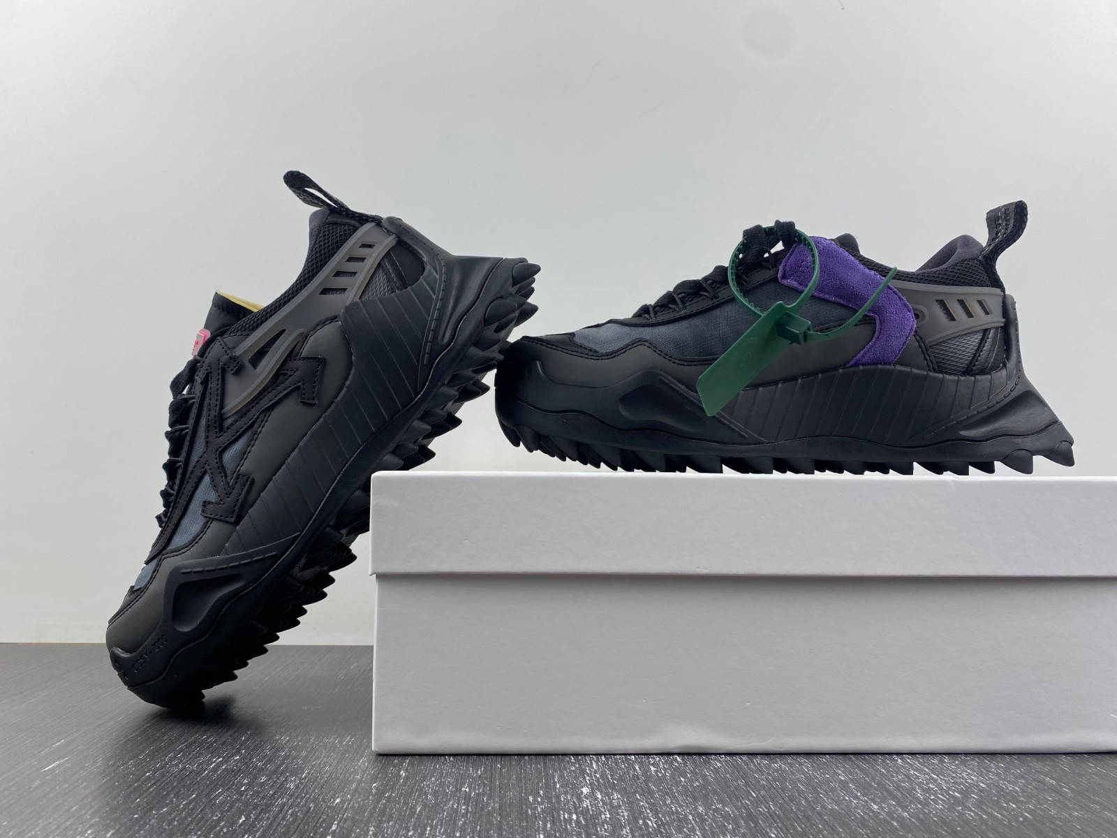owt 19fw odsy-1000 sneakers