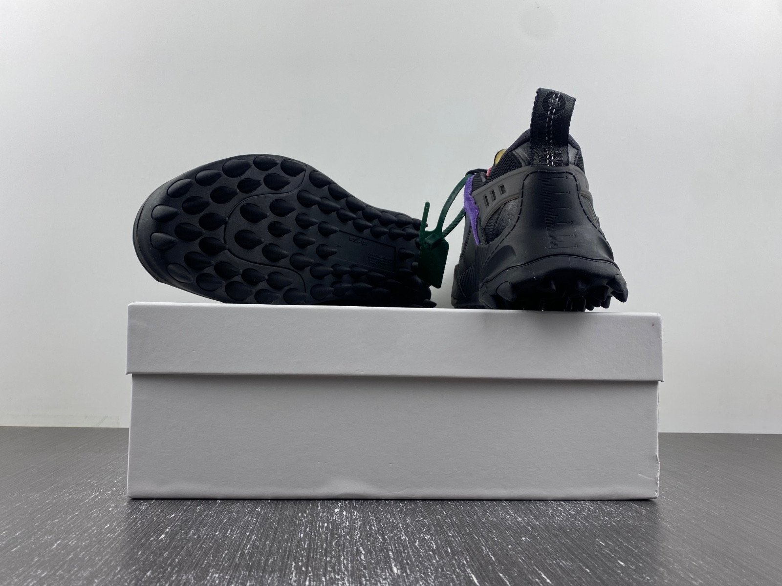 owt 19fw odsy-1000 sneakers