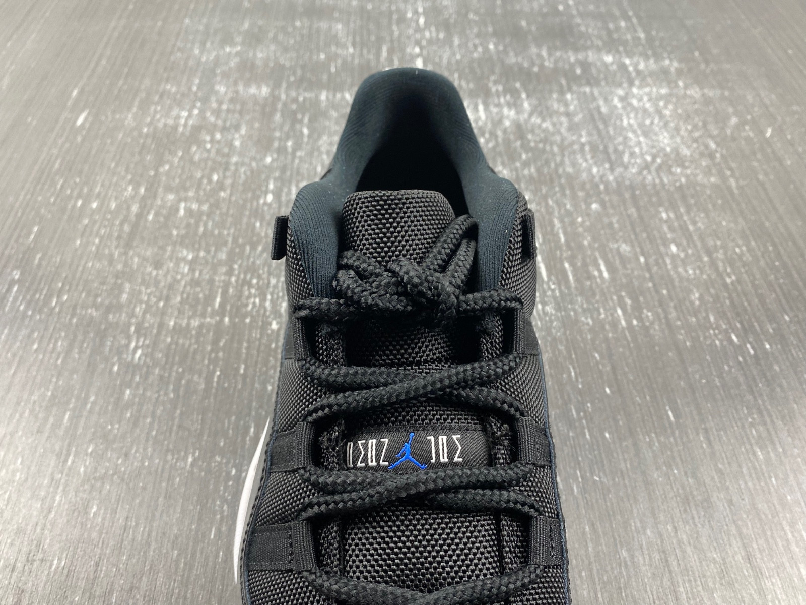 air jordan 11 “space jam fv5104-004