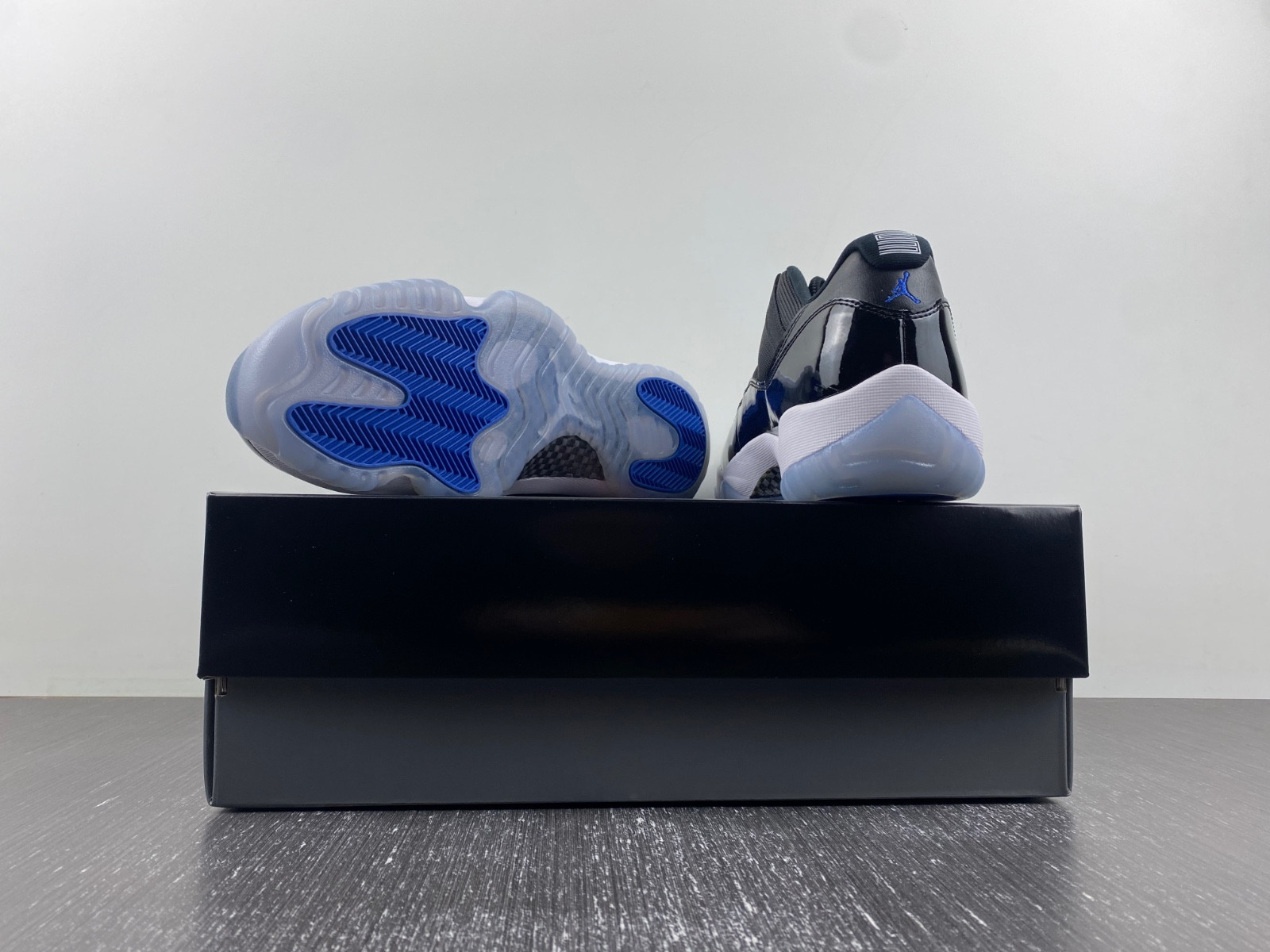 air jordan 11 “space jam fv5104-004