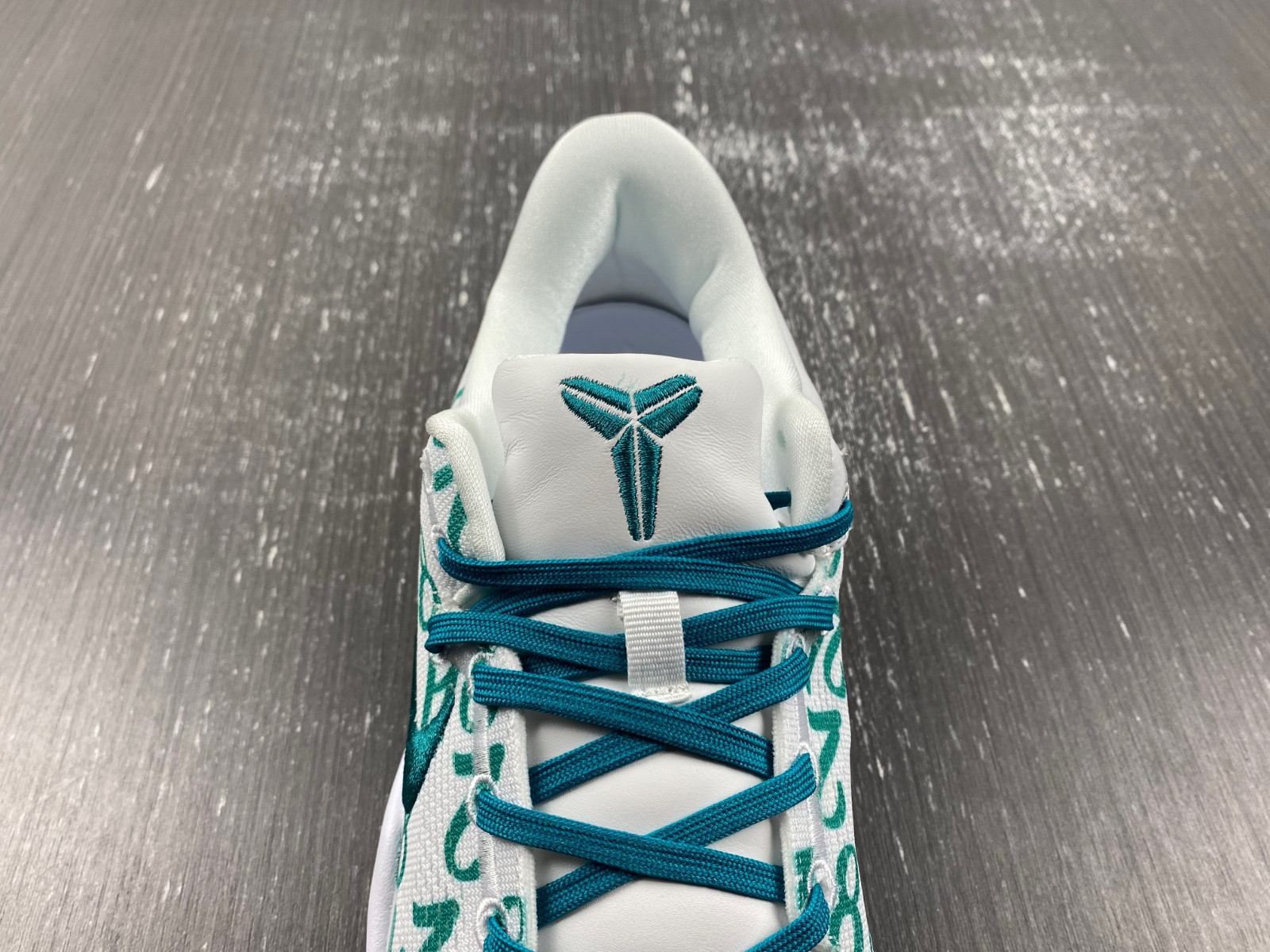 nike kobe 8 "radiant emerald fq3549-101