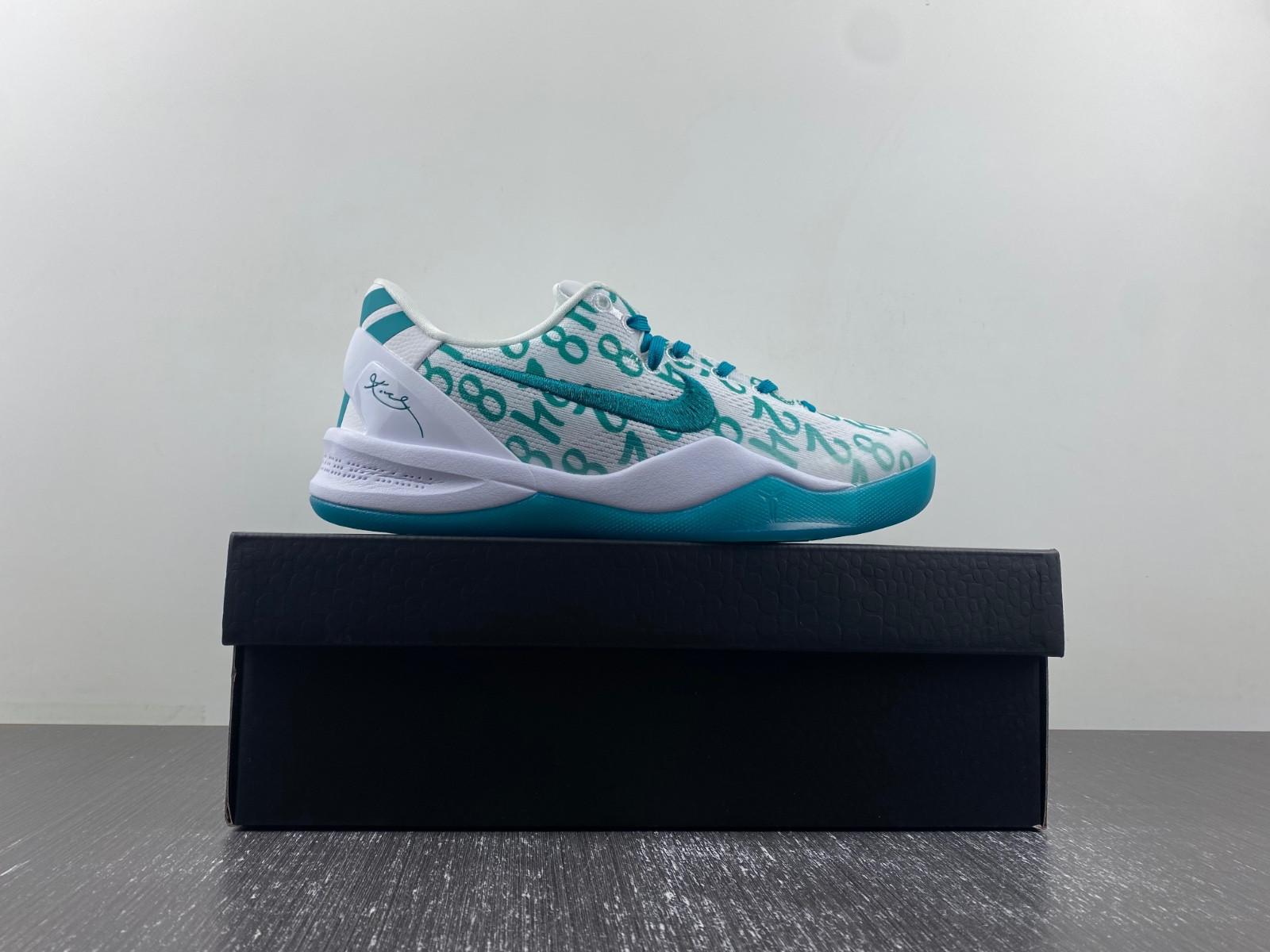 nike kobe 8 "radiant emerald fq3549-101