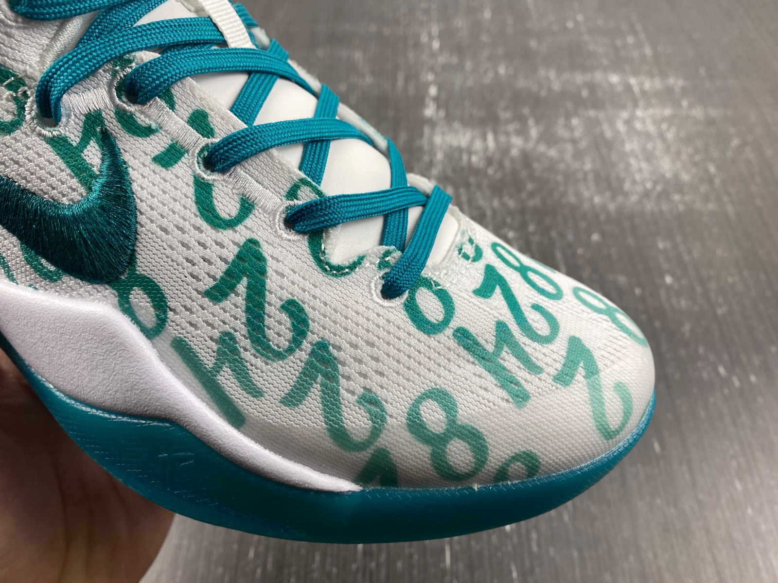 nike kobe 8 "radiant emerald fq3549-101