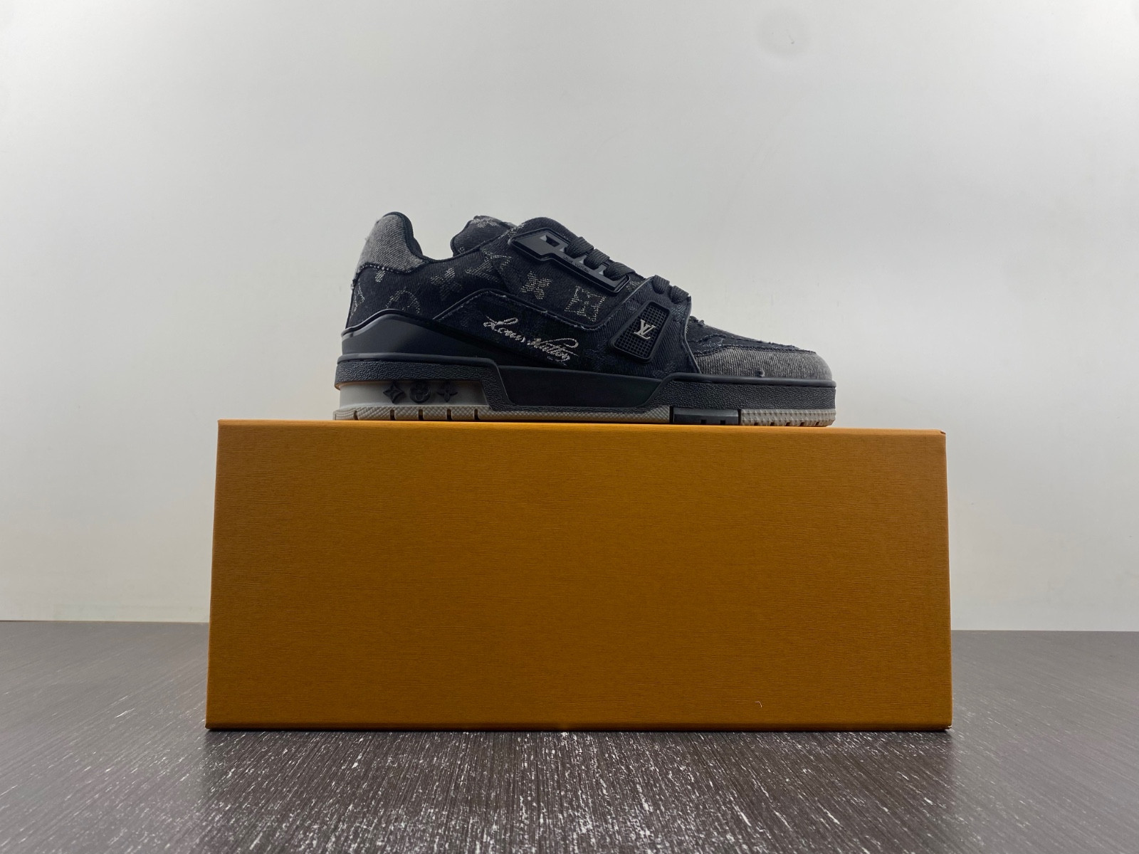 lwe sneaker