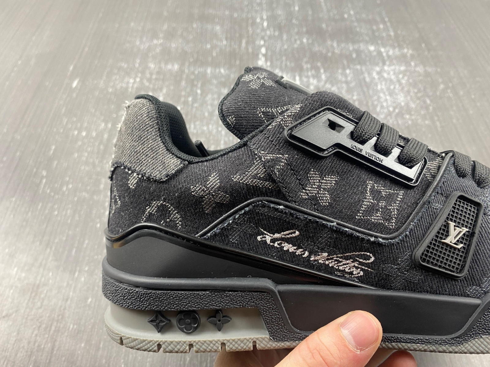 lwe sneaker