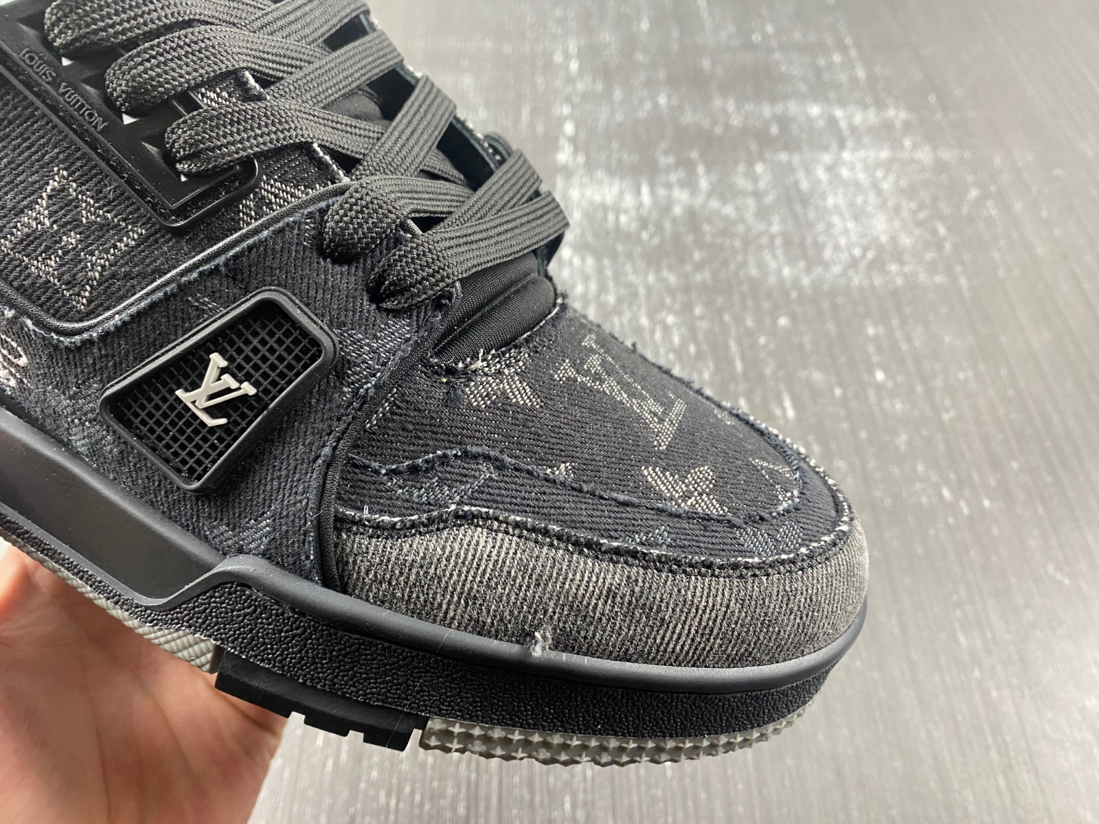 lwe sneaker