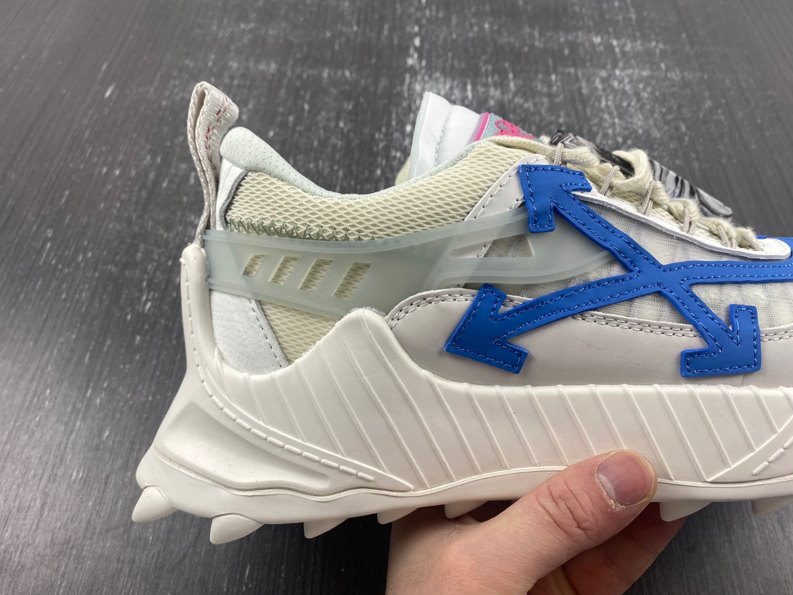 owt 19fw odsy-1000 sneakers