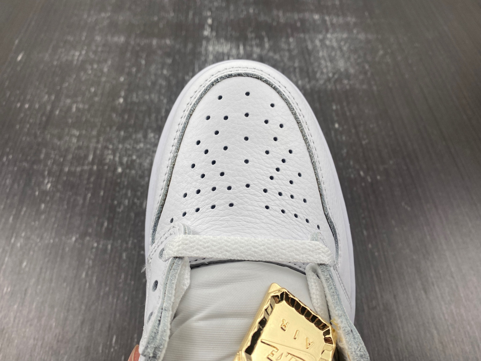 jordan 1 retro high og metallic gold (women