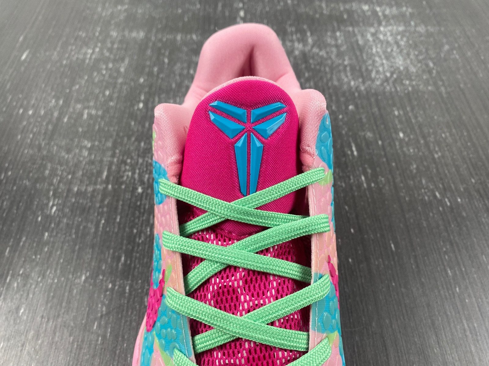 nike kobe zoom zk6 cm2190-621