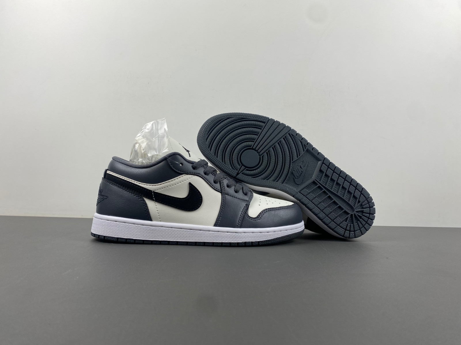 jordan 1 low dark grey (women