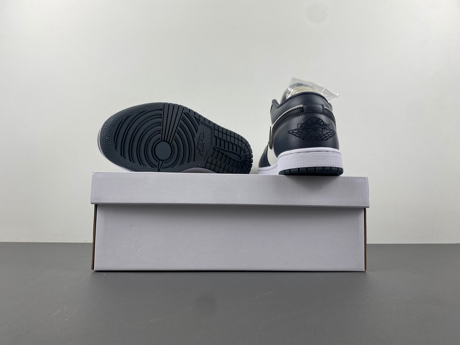 jordan 1 low dark grey (women