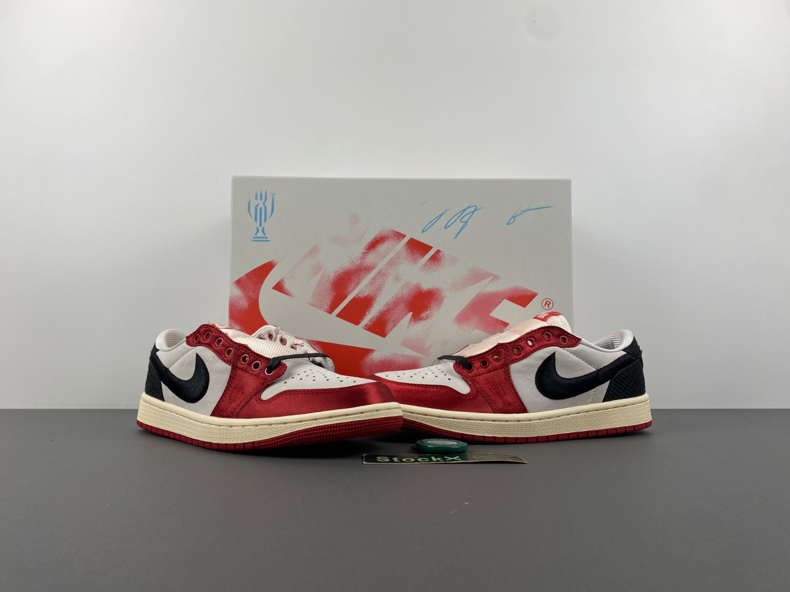 trophy room air jordan 1 low og fn0432-100