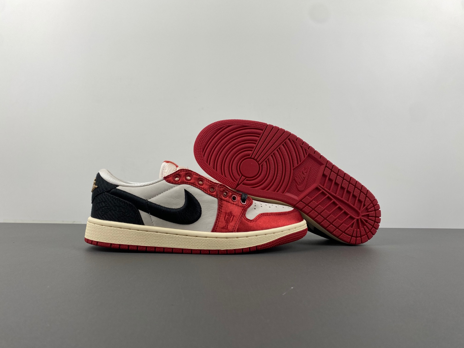 trophy room air jordan 1 low og fn0432-100