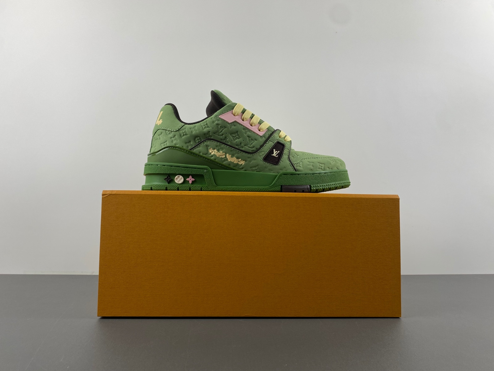 lwe sneaker