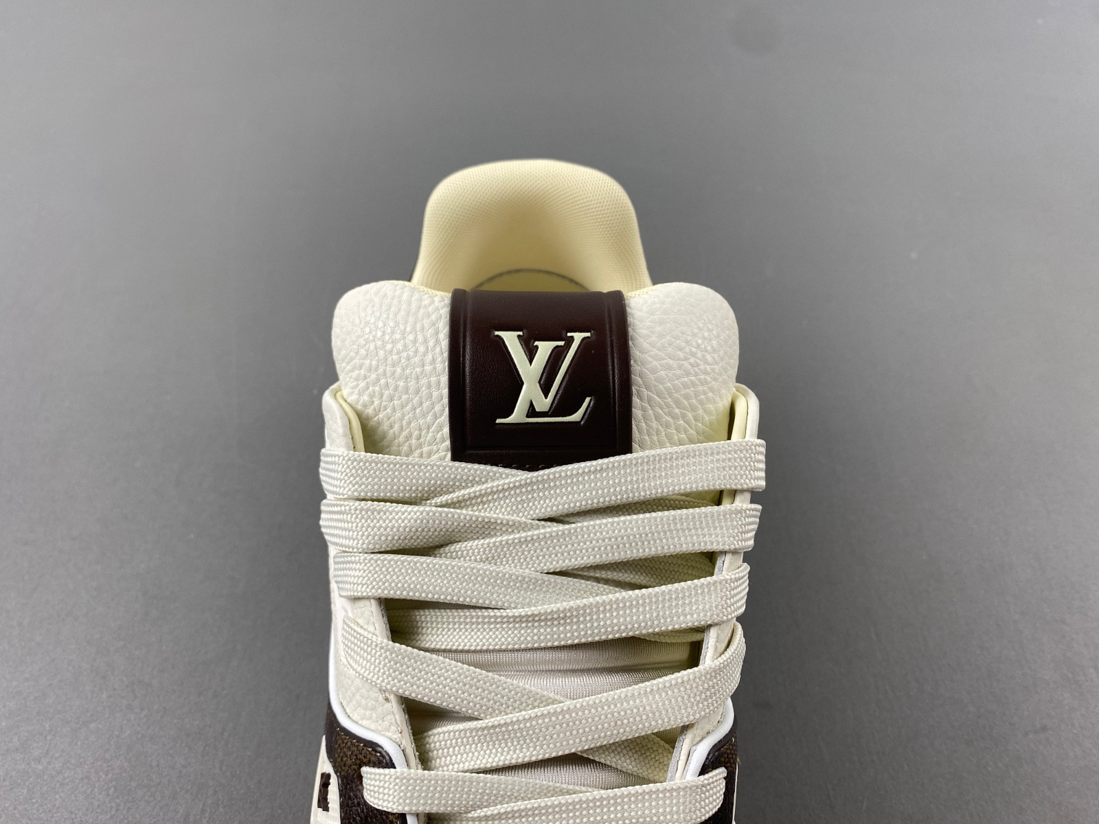 lwe sneaker