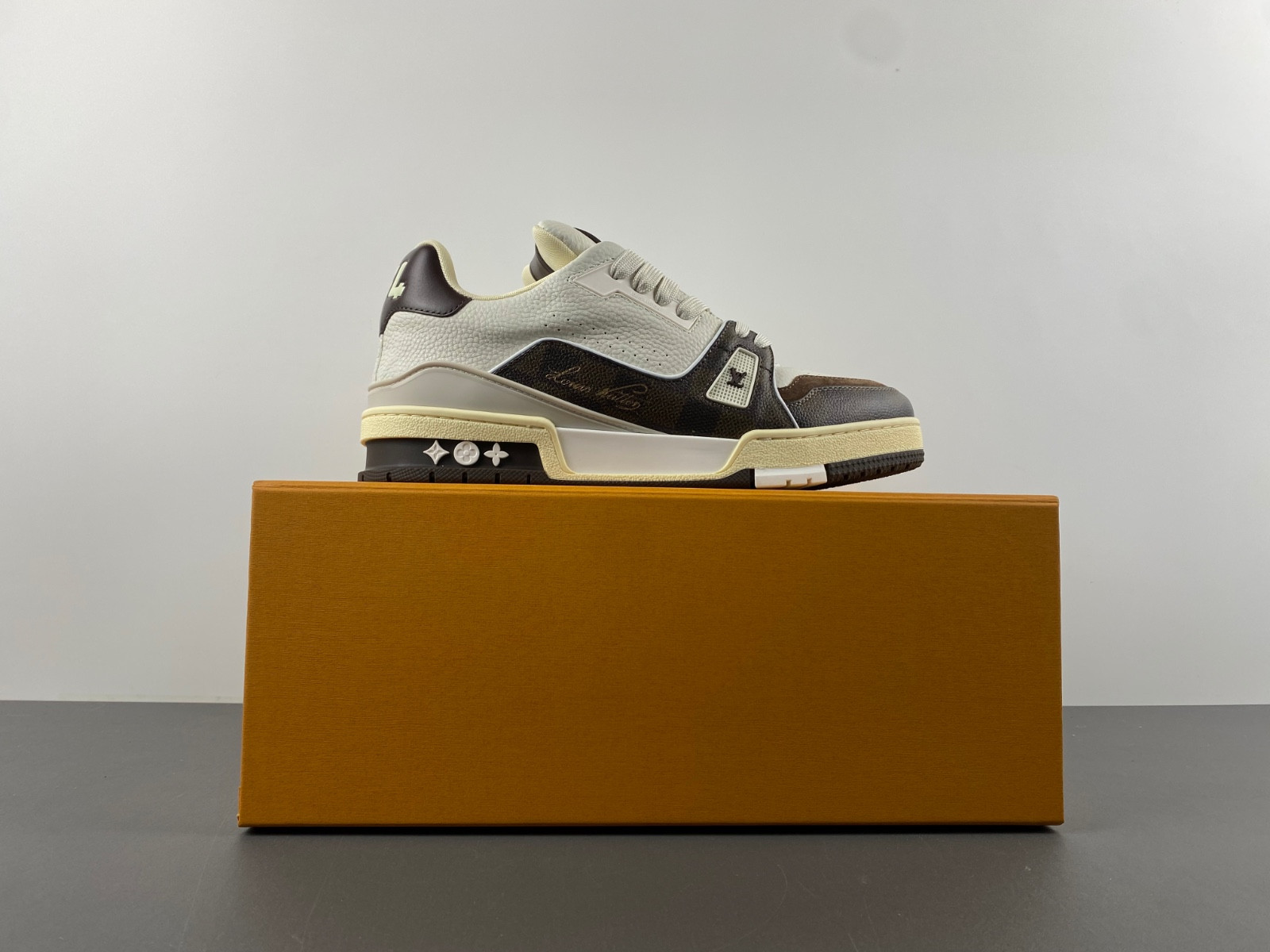 lwe sneaker