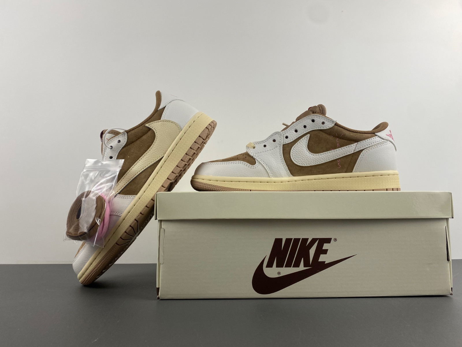 travis scott air jordan 1 low og sail shy pink dm7866-106