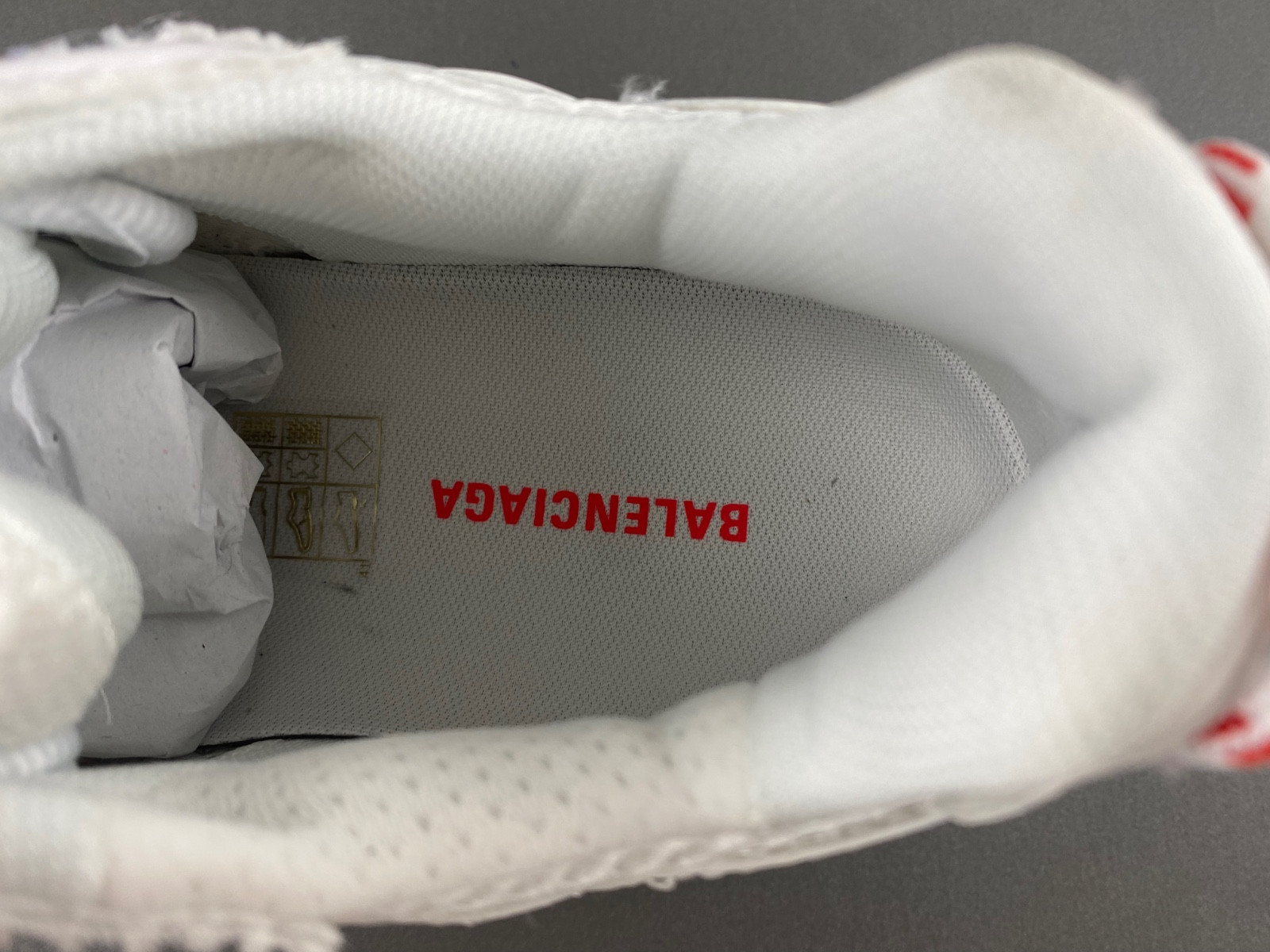 Ba*len*cia*ga runner 2 sneaker in white/beige/red