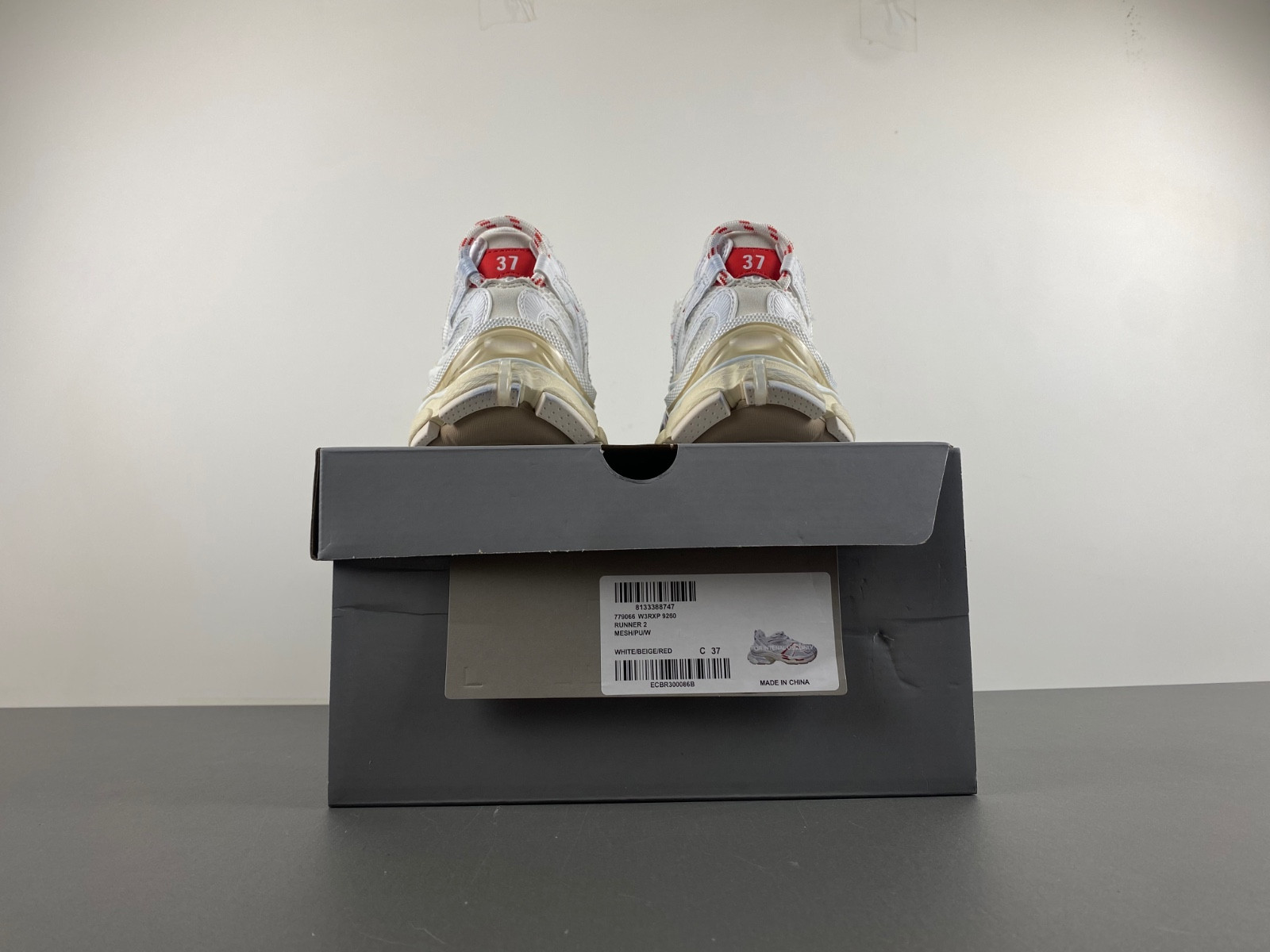 Ba*len*cia*ga runner 2 sneaker in white/beige/red