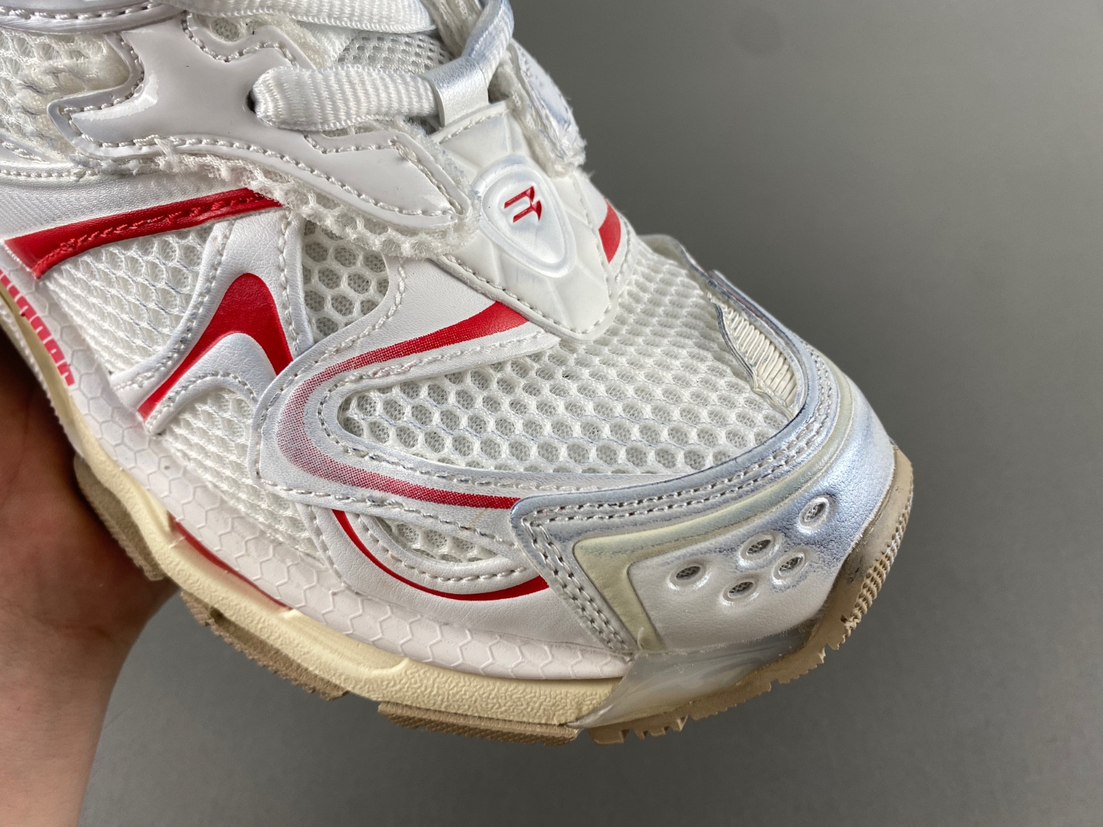 Ba*len*cia*ga runner 2 sneaker in white/beige/red
