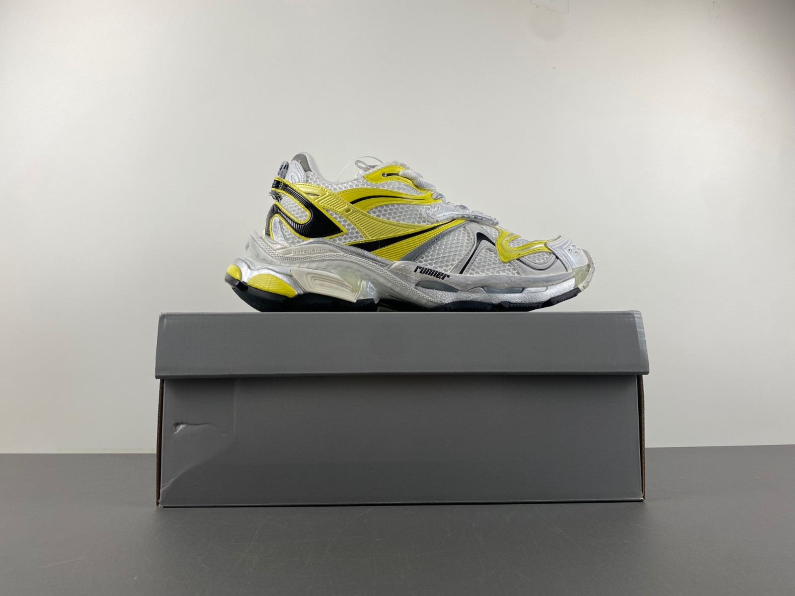 Ba*len*cia*ga runner 2 panelled sneaker