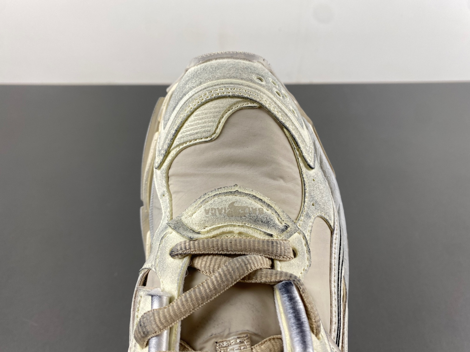 Ba*len*cia*ga runner sneaker in beige/white/black