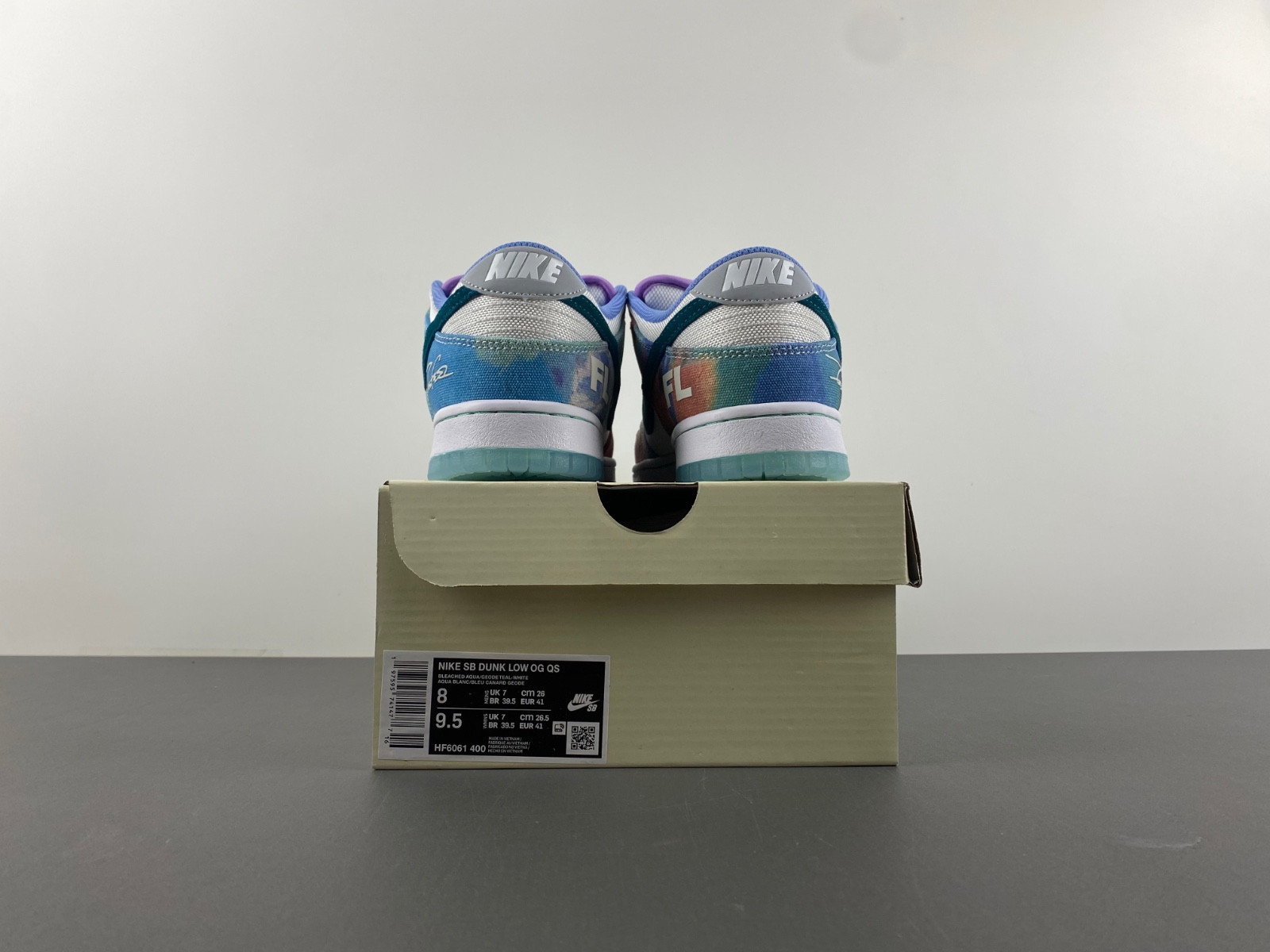 futura laboratories x nike sb dunk low hf6061-400