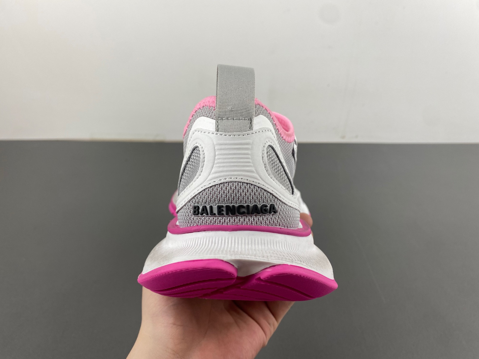 Ba*len*cia*ga women