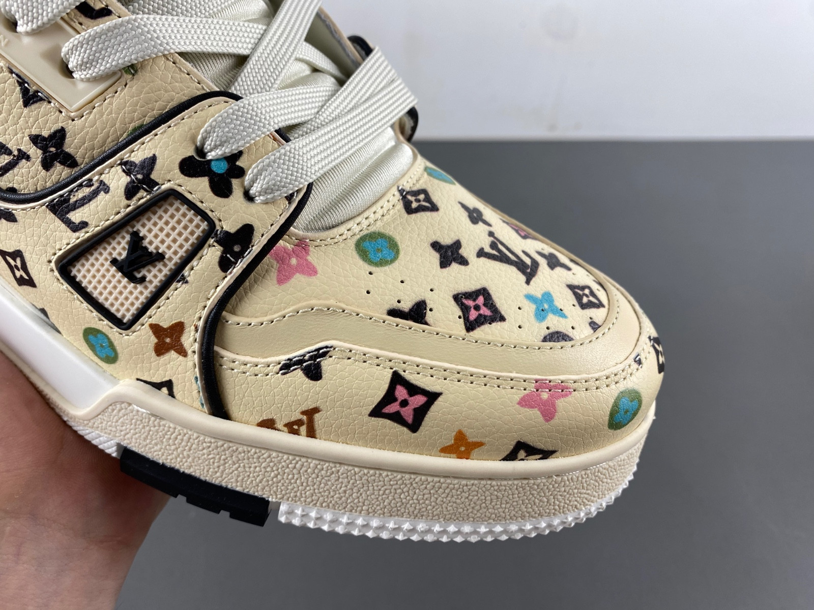 lwe sneaker